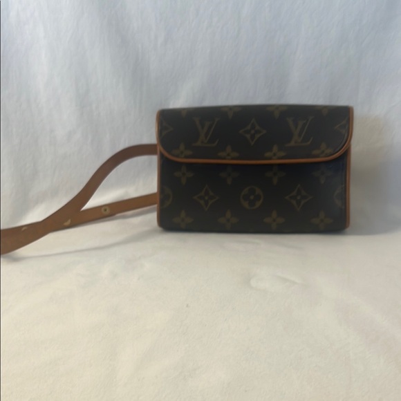 Louis Vuitton Monogram Crossbody Bag - Picture 2 of 10